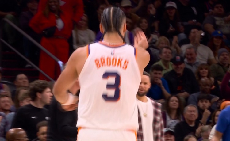 开云APP-别和我玩这套！狄龙怼翻桑托斯翻身打进 示意桑托斯假摔